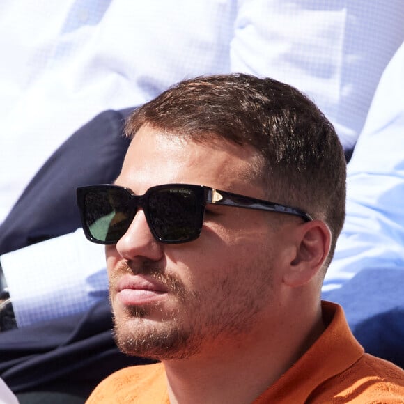 Antoine Dupont - Célébrités dans les tribunes de la finale homme des Internationaux de France de tennis de Roland Garros 2024 à Paris le 9 juin 2024. © Jacovides-Moreau/Bestimage