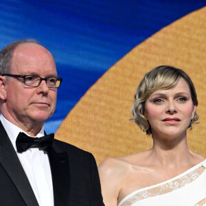 Le prince Albert II de Monaco et la princesse Charlene durant la cérémonie de clôture du 63ème Festival de Télévision de Monte-Carlo au Grimaldi Forum à Monaco, le 18 juin 2024. © Bruno Bebert / Bestimage