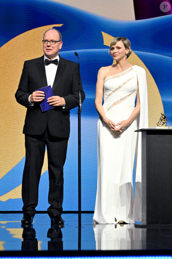 Elle a notamment eu le plaisir d'honorer un grand artiste
Le prince Albert II de Monaco et la princesse Charlene durant la cérémonie de clôture du 63ème Festival de Télévision de Monte-Carlo au Grimaldi Forum à Monaco, le 18 juin 2024. © Bruno Bebert / Bestimage