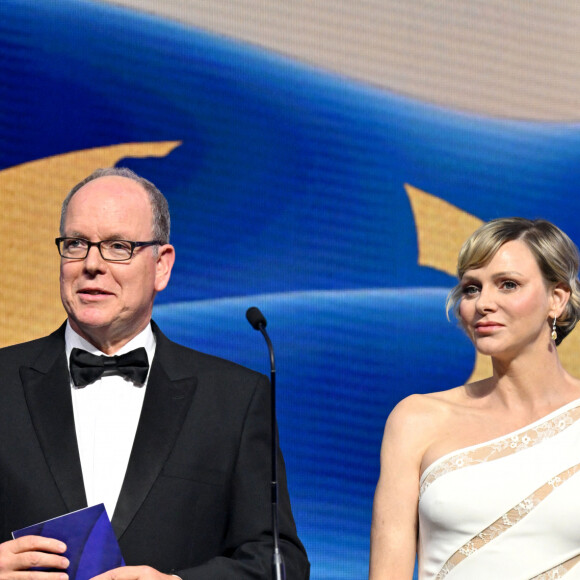 Elle a notamment eu le plaisir d'honorer un grand artiste
Le prince Albert II de Monaco et la princesse Charlene durant la cérémonie de clôture du 63ème Festival de Télévision de Monte-Carlo au Grimaldi Forum à Monaco, le 18 juin 2024. © Bruno Bebert / Bestimage