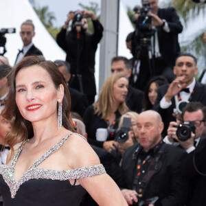 Virginie Ledoyen (habillée en Givenchy, bijoux Messika) - Montée des marches du film " Le deuxième acte " pour la cérémonie d'ouverture du 77ème Festival International du Film de Cannes, au Palais des Festivals à Cannes. Le 14 mai 2024 © Olivier Borde / Bestimage 