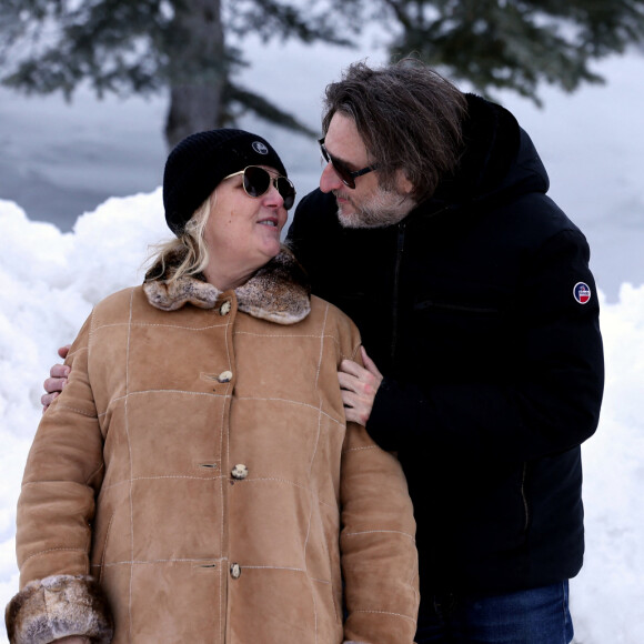 Exclusif - Valérie Damidot et son compagnon Régis Viogeat lors du 27ème Festival International du Film de Comédie de l'Alpe d'Huez, le 19 janvier 2024. © Dominique Jacovides / Bestimage