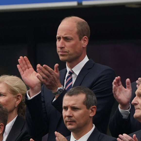 Le prince était très heureux sur l'ouverture du score de son équipe.
Le prince William pendant Danemark-Angleterre, match comptant pour l'Euro. © EURO 2024 News Pool (ENP)/MirrorPix/Bestimage