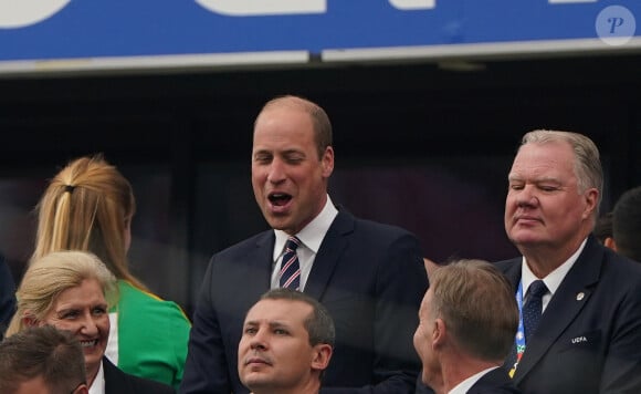 A l'occasion de l'affrontement entre leurs deux pays.
Le prince William pendant Danemark-Angleterre, match comptant pour l'Euro. © EURO 2024 News Pool (ENP)/MirrorPix/Bestimage