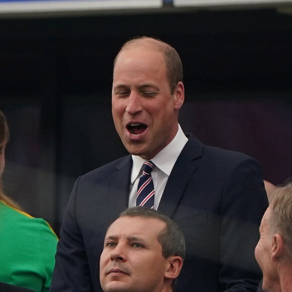 A l'occasion de l'affrontement entre leurs deux pays.
Le prince William pendant Danemark-Angleterre, match comptant pour l'Euro. © EURO 2024 News Pool (ENP)/MirrorPix/Bestimage