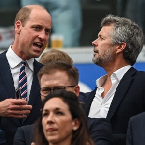 Avec pour mot d'ordre : "que le meilleur gagne".
Le prince William et Frederik X du Danemark pendant Danemark-Angleterre, match comptant pour l'Euro. Photo: Swen Pf