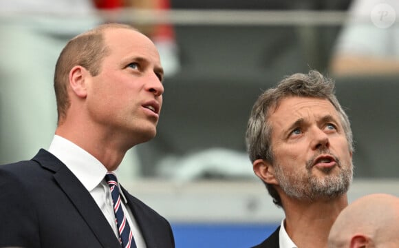Le prince William et Frederik X du Danemark pendant Danemark-Angleterre, match comptant pour l'Euro. Photo: Arne Dedert/DPA/ABACAPRESS.COM