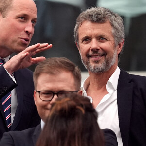 Le prince William et Frederik X du Danemark pendant Danemark-Angleterre, match comptant pour l'Euro. Photo : Martin Rickett/PA Wire.