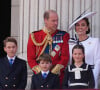 William fête ses 42 ans !
Le prince William avec la princesse Kate et leurs enfants George, Charlotte et Louis lors de Trooping the Colour à Londres © Gareth Fuller/PA Wire/ABACAPRESS.COM
