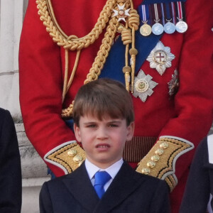 Et surtout de William qui a eu du mal à lâcher son épouse du regard ce jour-là...
Le prince William avec la princesse Kate et leurs enfants George, Charlotte et Louis lors de Trooping the Colour à Londres le 15 juin 2024 © Stephen Lock/i-Images/ABACAPRESS.COM Gareth Fuller/PA Wire/ABACAPRESS.COM