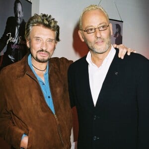 Johnny Hallyday et Jean Reno étaient de très bon amis.
Johnny Hallyday et Jean Reno, lancement du parfum de Jean Reno "Loves You".