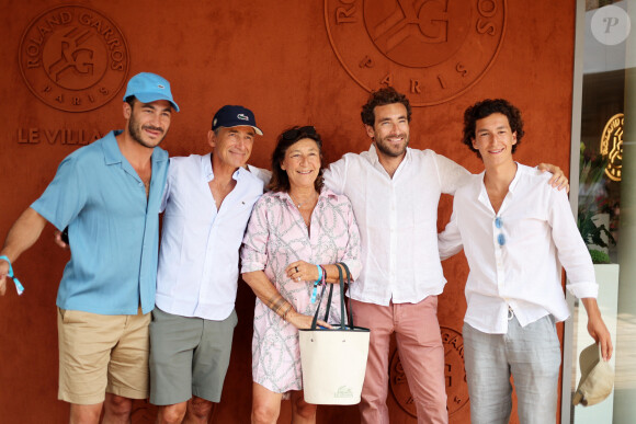 La famille Kretz (série L'Agence sur TMC et Netflix) - Célébrités au Village lors des Internationaux de France de tennis de Roland Garros 2023 à Paris le 10 juin 2023. © Jacovides-Moreau/Bestimage