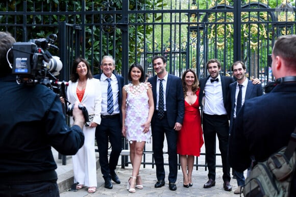 La famille Kretz : "L'Agence" sur TMC : Sandrine et Olivier Kretz, Valentin et sa femme Charina Sarte, Martin et sa femme Eve von Romberg et Louis - Soirée de gala des 50 ans de la Fondation Claude Pompidou à l'Hôtel Marcel Dassault à Paris le 12 avril 2022. Rachid Bellak / LMS / Bestimage