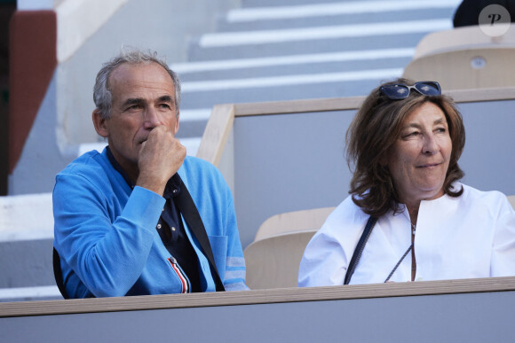 Olivier Kretz, Sandrine Kretz (série L'Agence sur TMC et Netflix) - Les célébrités dans les tribunes des Internationaux de France de tennis de Roland Garros 2024 à Paris le 5 juin 2024. © Jacovides-Moreau/Bestimage 