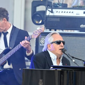 Gilbert Montagné - G.Montagné, invité d'honneur du président de la République française E.Macron à l'occasion de la fête de la Musique dans la cour de l'Elysée à Paris, le 21 juin 2024. © Jacques Witt / Pool / Bestimage 