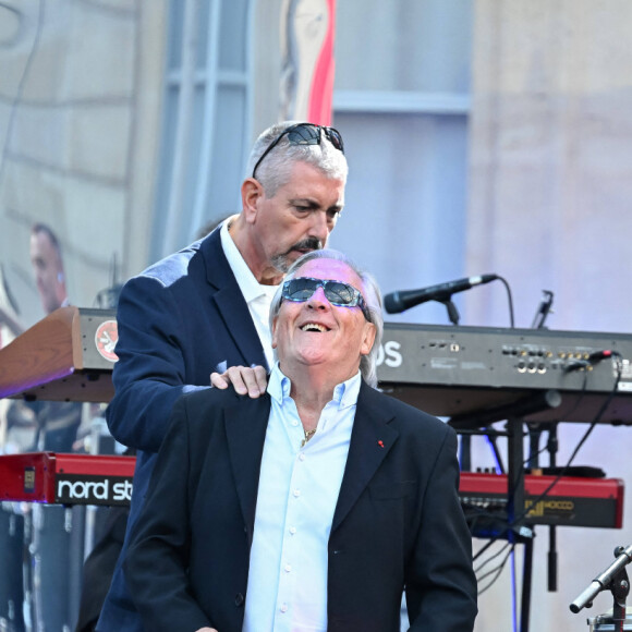 Gilbert Montagné - G.Montagné, invité d'honneur du président de la République française E.Macron à l'occasion de la fête de la Musique dans la cour de l'Elysée à Paris, le 21 juin 2024. © Jacques Witt / Pool / Bestimage 