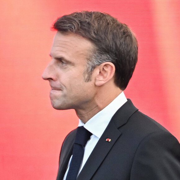 Une célébration qui intervient alors que la France vit actuellement une période de crise sans précédent et se prépare à de nouvelles éléctions législatives capitales les 30 juin et 17 juillet prochains.
Emmanuel Macron, président de la République française - G.Montagné, invité d'honneur du président de la République française E.Macron à l'occasion de la fête de la Musique dans la cour de l'Elysée à Paris, le 21 juin 2024. © Jacques Witt / Pool / Bestimage 