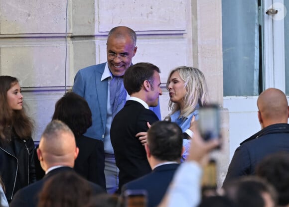 Emmanuel Macron, président de la République française - G.Montagné, invité d'honneur du président de la République française E.Macron à l'occasion de la fête de la Musique dans la cour de l'Elysée à Paris, le 21 juin 2024. © Jacques Witt / Pool / Bestimage 