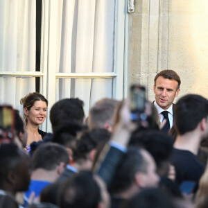 Emmanuel Macron, président de la République française - G.Montagné, invité d'honneur du président de la République française E.Macron à l'occasion de la fête de la Musique dans la cour de l'Elysée à Paris, le 21 juin 2024. © Jacques Witt / Pool / Bestimage 