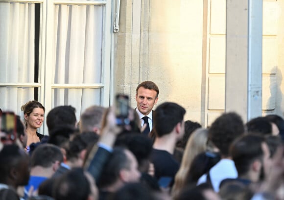 Emmanuel Macron, président de la République française - G.Montagné, invité d'honneur du président de la République française E.Macron à l'occasion de la fête de la Musique dans la cour de l'Elysée à Paris, le 21 juin 2024. © Jacques Witt / Pool / Bestimage 