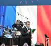 S'exprimant lors de la Fête de la musique, le président a défendu sa décision de dissoudre l'Assemblée nationale et provoquer des élections anticipées les 30 juin et 7 juillet.
Emmanuel Macron, président de la République française - G.Montagné, invité d'honneur du président de la République française E.Macron à l'occasion de la fête de la Musique dans la cour de l'Elysée à Paris, le 21 juin 2024. © Jacques Witt / Pool / Bestimage 