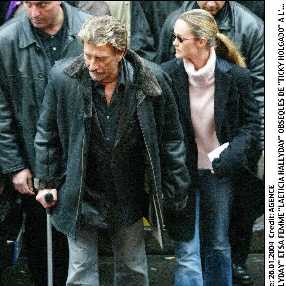 En larmes au moment de l'annonce, le chanteur s'était rendu aux obsèques. 
Johnny Hallyday et sa femme Laeticia - Obsèques de Ticky Holgado à l'église Saint Roch