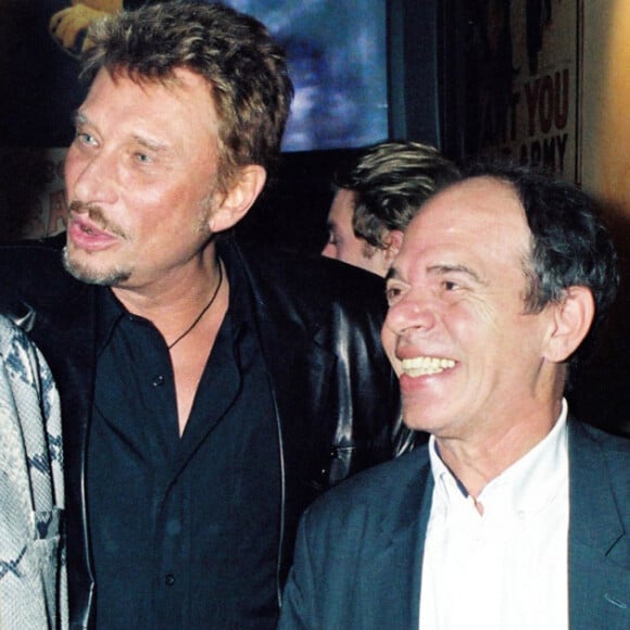 Johnny Hallyday et Ticky Holgado étaient très amis. 
Pascal Nègre, Johnny Hallyday, Ticky Holgado et Philippe Lavil dans les loges du concert de David Hallyday à l'Olympia.