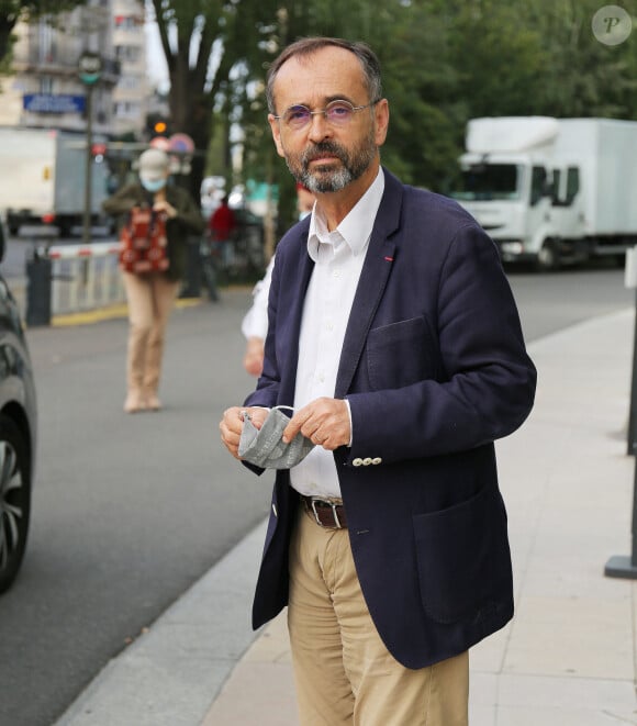 Exclusif - Robert Ménard, maire de Béziers, à la sortie des studios de Radio France à Paris. Le 9 septembre 2020