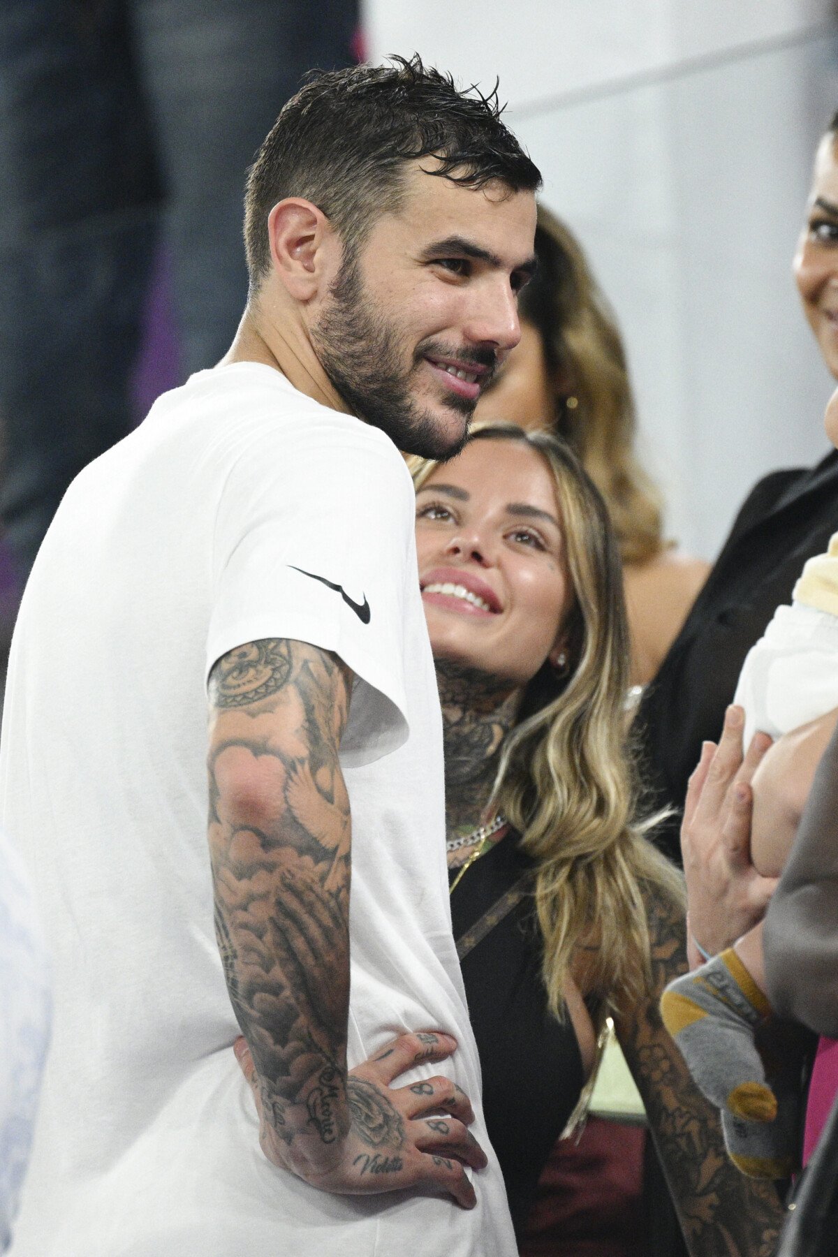 Photo : Théo Hernandez et Zoe Cristofoli sont en couple depuis juin 2020  Théo Hernandez et Zoe Cristofoli en tribunes lors du match du groupe D  opposant la France au Danemark lors