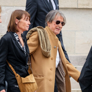 Jacques Dutronc et sa compagne Sylvie Duval - Sortie des obsèques de l'auteure-compositrice-interprète et actrice française Françoise Hardy au crématorium du cimetière du Père-Lachaise à Paris. © Jacovides-Moreau/Bestimage