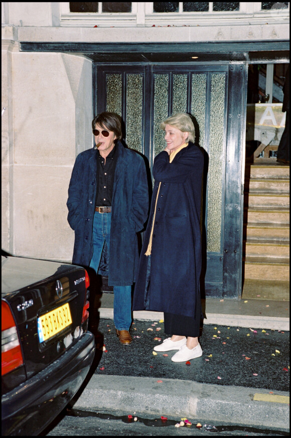 C'est là-bas d'ailleurs qu'ils se sont réfugiés au début de leur relation.
Jacques Dutronc et Françoise Hardy lors du mariage de Michel Sardou avec Anne-Marie Périer