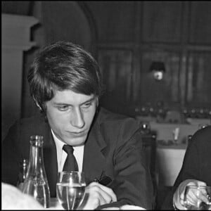 Archives : Jacques Dutronc et Françoise Hardy à Paris en 1966.