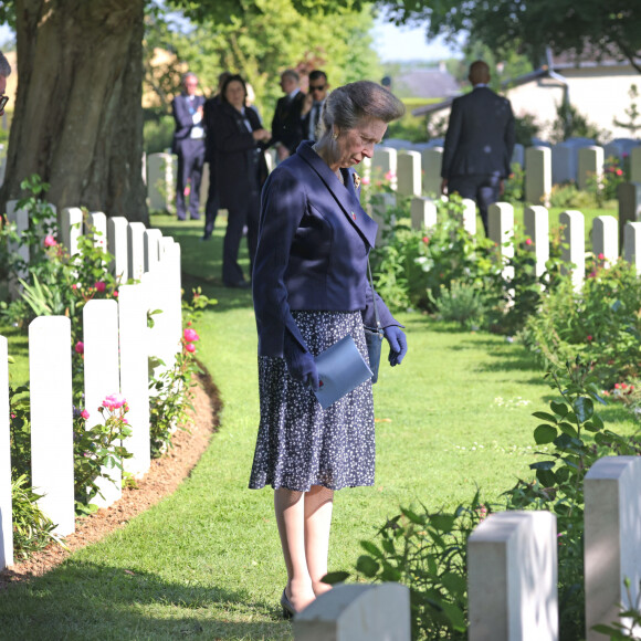 La princesse Anne d'Angleterre au cimetière militaire de Bayeux, à l'occasion des commémorations du 80ème anniversaire du débarquement (D-Day). Le 5 juin 2024 © Jonathan Buckmaster / Mirrorpix / Bestimage