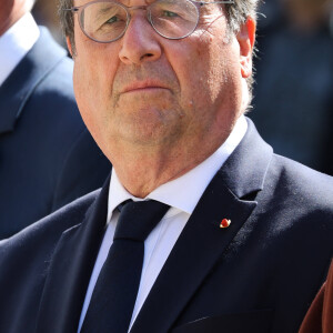 "Je prends mes risques. J'aurais pu rester dans mon rôle d'ancien président et simplement regarder le chaos, mais je ne l'aurais pas bien vécu", explique François Hollande

Francois Hollande à Tulle. © Jean-Marc Haedrich/Pool/Bestimage