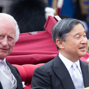 Le roi Charles III d'Angleterre et L'empereur du Japon Naruhito - Cérémonie d'accueil et trajet en calèche lors de la visite de l'empereur Naruhito du Japon à Londres le 25 juin 2024. © Photoshot / Panoramic / Bestimage 