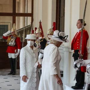 La reine consort Camilla et l'impératrice Masako du Japon - Cérémonie d'accueil et trajet en calèche lors de la visite de l'empereur Naruhito du Japon à Londres le 25 juin 2024. © Photoshot / Panoramic / Bestimage 