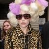 Lady GaGa s'affiche sur sa page Twitter avec un dentier en or pur... Une dépense inutile ? Très certainement !