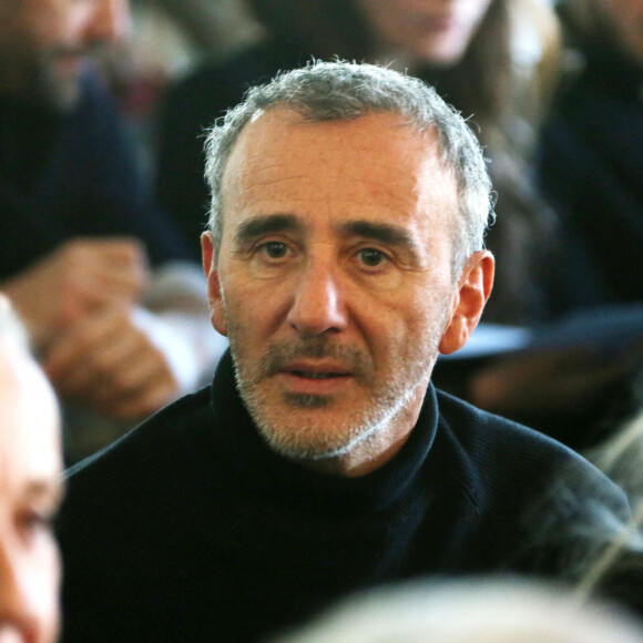 Elie Semoun rend un dernier hommage au comédien, dramaturge et metteur en scène français Roger Louret en la salle du Magre à Monclar, France, le 30 janvier 2023. © Patrick Bernard/Bestimage