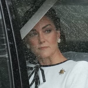 Kate Middleton a fait un retour attendu pour l'anniversaire de Charles III.
Catherine (Kate) Middleton, princesse de Galles, arrive au palais de Buckingham pour Trooping the Color à Londres, Royaume Uni. © Julien Burton/Bestimage 