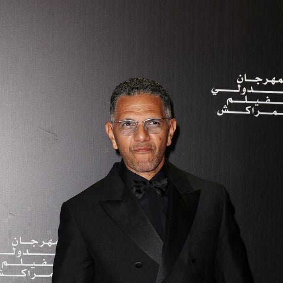 Le terme "fiancé" désignant une personne sur le point de se marier selon le Larousse, doit-on comprendre que Roschdy Zem est sur la route du mariage ? 
Roschdy Zem au photocall de la soirée d'anniversaire pour les 20 ans du Festival International du Film de Marrakech, Maroc, le 25 novembre 2023. © Dominique Jacovides/Bestimage 