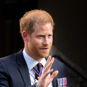 Le prince Harry, duc de Sussex arrive à la célébration du 10ème anniversaire des Invictus Games, en la cathédrale Saint-Paul à Londres, le 8 mai 2024. Venu sans sa femme et ses enfants, il ne rencontrera pas son père qui lutte actuellement contre un cancer. © Tayfun Salci/ZUMA Press/Bestimage 