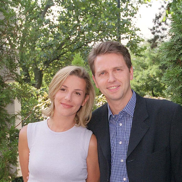 



Thomas Hugues et Laurence Ferrari conférence de presse TF1 2001.












