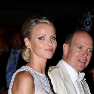 Le couple a ensuite annoncé ses fiançailles en juin 2010
Mariage du prince Albert de Monaco et de la princesse Charlene.