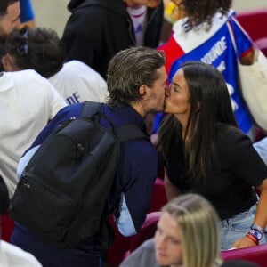 Les deux tourtereaux se sont alors échangés un tendre baiser sous les yeux des photographes présents dans le stade ce jour-là
Antoine Griezmann et sa femme Erika. Photo by Hugo Pfeiffer/Icon Sport/ABACAPRESS.COM