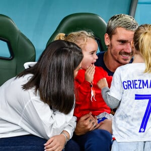 Antoine Griezmann et sa femme Erika avec leurs enfants. (Photo by Baptiste Fernandez/Icon Sport/ABACAPRESS.COM)