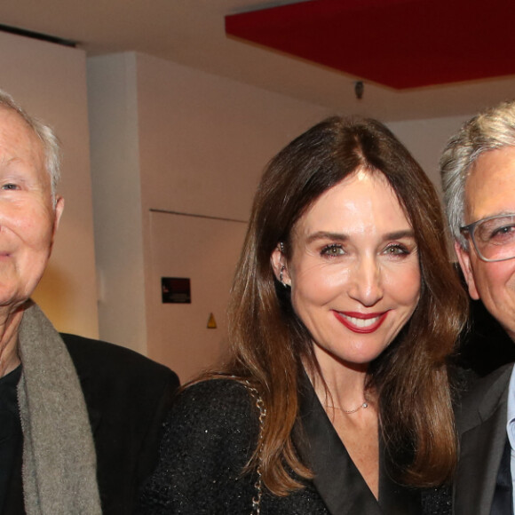 Exclusif - Elsa Zylberstein entre son père Albert Zylberstein (G) et Victor Hadida (D) - Cocktail - Spectacle symphonique Claude Lelouch "D'un film à l'autre" au Palais des Congrès de Paris le 14 novembre 2022. Pour Fêter ses 85 ans et 60 de carrière, Claude Lelouch a créé un ciné-concert, "Claude Lelouch - D'un film à l'autre", dans lequel la musique de ses films est jouée par l'orchestre philharmonique de Prague, au Palais des Congrès à Paris. Sur le gâteau, son chiffre fétiche : 13 car 85 ans (8+5 = 13). Claude Lelouch associe le 13 à toute sa vie professionnelle : sa société "Les films 13" et son cinéma, le "Club 13. © Moreau / Rindoff / Bestimage 