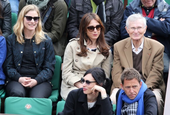 Natacha Régnier, Elsa Zylberstein et son père Albert Zylberstein - People aux Internationaux de France de tennis de Roland Garros à Paris, le 27 mai 2014, pendant le match de Gaël Monfils. 