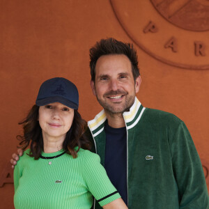 "J'ai cru mourir de douleur", a avoué celle qui est désormais tirée d'affaire. 
Delphine Michalak et son mari Christophe Michalak au village lors des Internationaux de France de tennis de Roland Garros 2024, à Paris, France, le 4 juin 2024. © Jacovides-Moreau/Bestimage