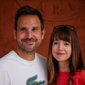 Les amoureux se sont dit "oui" en 2013 et fêteront en août prochain leurs onze ans de mariage. 
Christophe Michalak et sa femme Delphine McCarty au village lors des Internationaux de France de tennis de Roland Garros 2023, à Paris, France, le 9 juin 2023. © Jacovides-Moreau/Bestimage