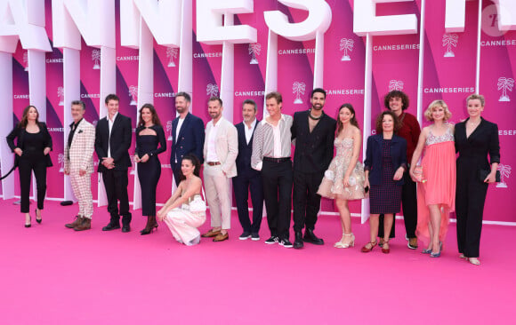 Elle a ainsi été obligée de chuchoter.
Le cast de 'ici tout commence' , 'Demain nous appartient' et 'Plus belle la vie' - Soirée d'ouverture de la 7ème saison de "CanneSeries" à Cannes le 5 avril 2024. © Denis Guignebourg/Bestimage